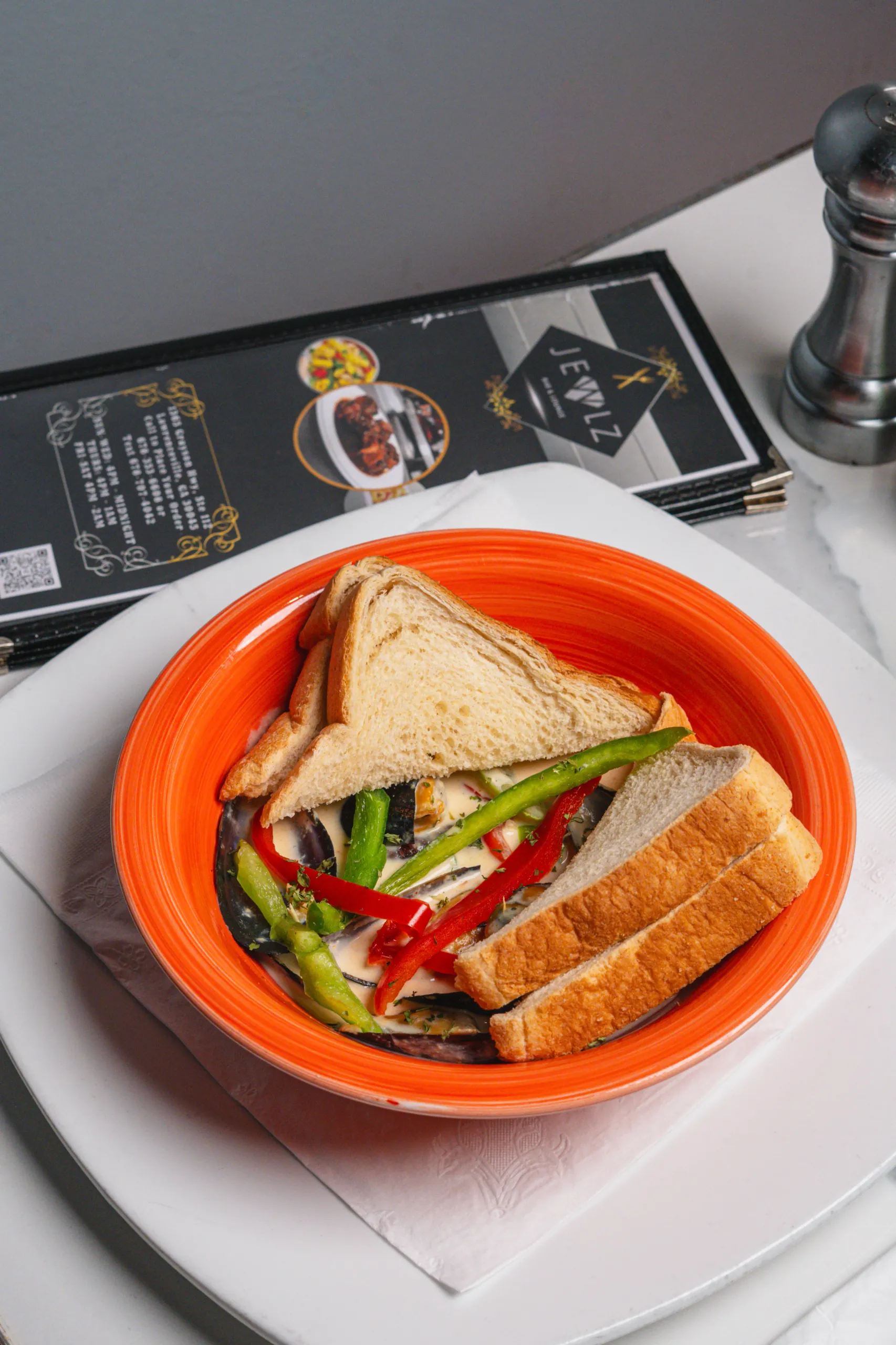 Soup & Salads at Jewlz